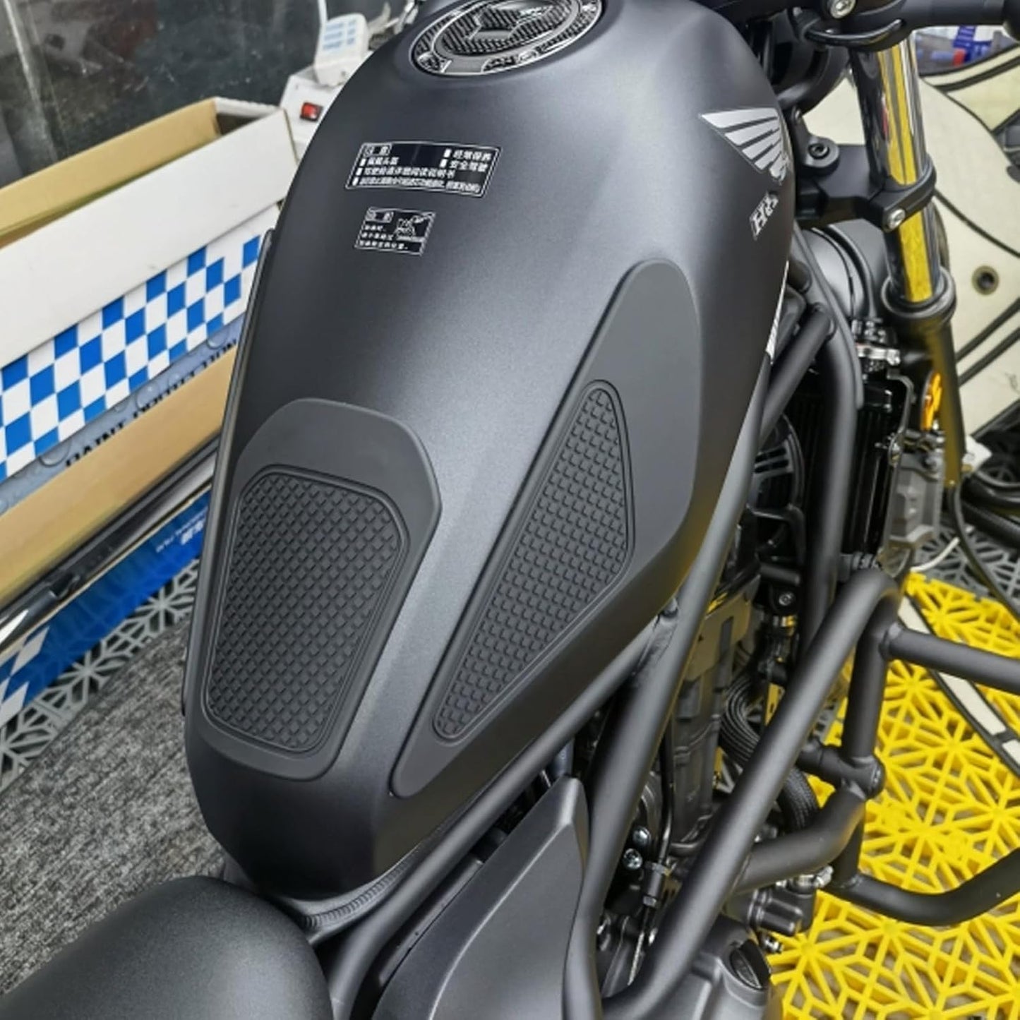 Motorcycle Tank Traction Pad Side Gas Knee Grip Protective Sticker Protector for Honda Rebel 500/300/250 All Year Tank Pad