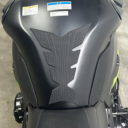 Motorcycle Tank Grip Protector Pads, Anti-Slip Honeycomb Design, Compatible with Suitable for Kawasaki Z900 2017-2025 (black) - color: black