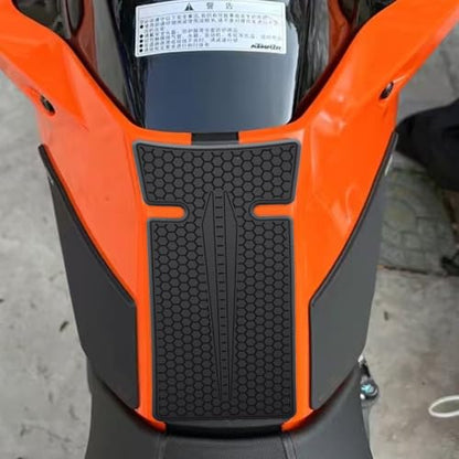 Motorcycle Tank pads Side Gas Knee Grip Protective for KTM 790 Duke (2018-2024) 890 Duke/R (2020-2024) (Gray-Black) - color: Gray-Black